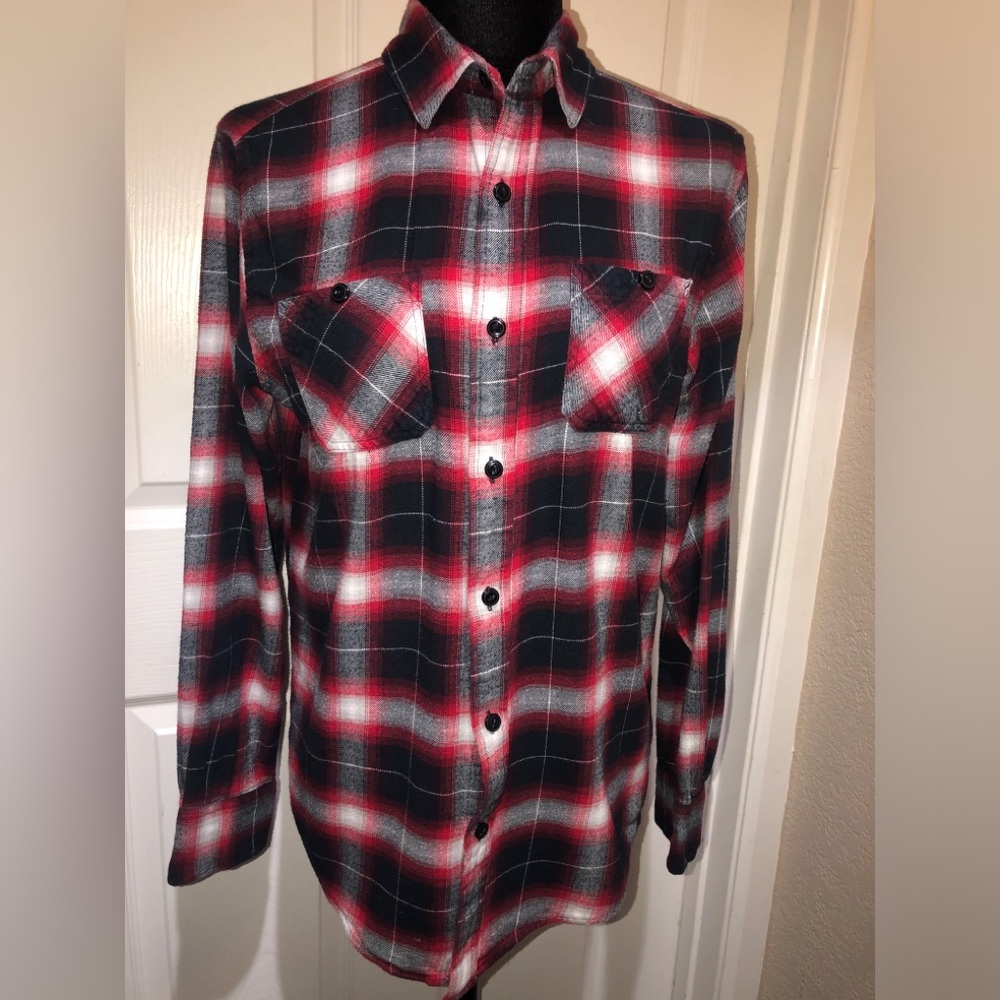 American Rag SOFT Red & Black Long Sleeve Button Up women’s Size S Flannel Shirt